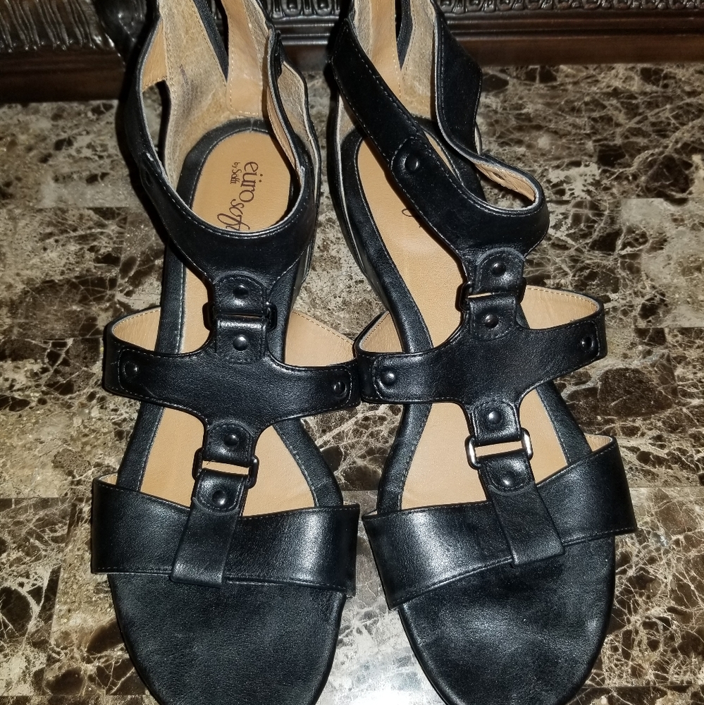 Black sandal